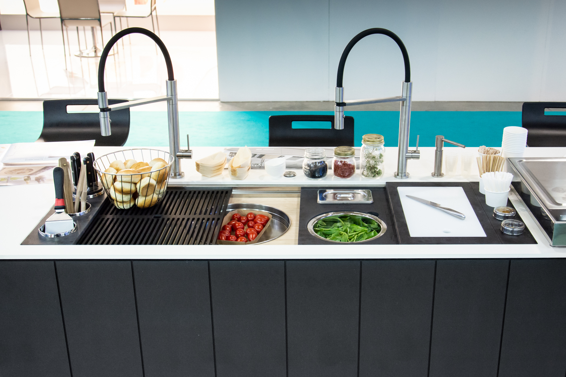 Postazione multifunzionale da lavello per la cucina