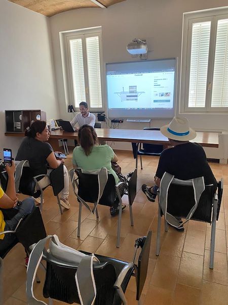 L'Indonesia visita Foster