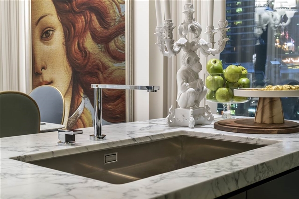 Desde Brescello hasta Thong Lo