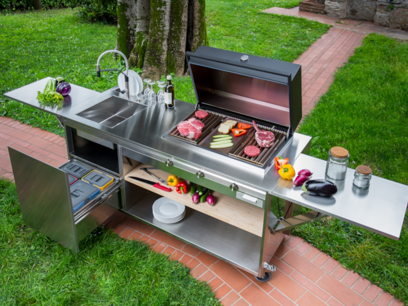 The collection of outdoor kitchens is enriched with a new product, Finalmente Barbecue.
