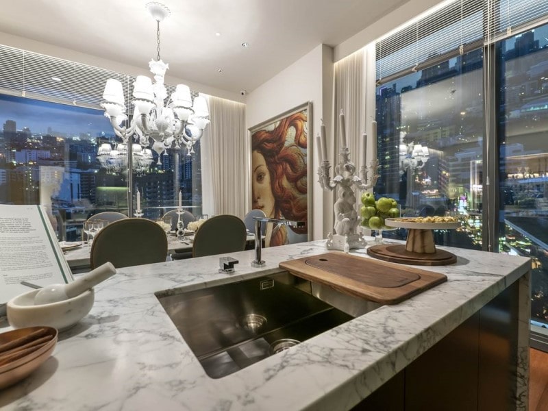 Desde Brescello hasta Thong Lo